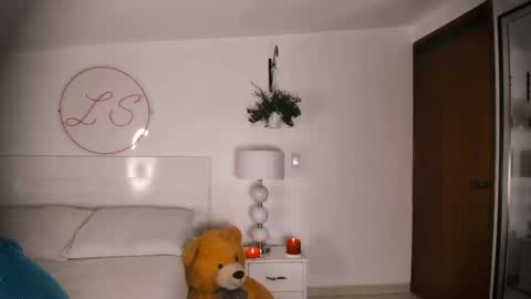 Snapshot of laurensaenz chatting on February 28, 2025, 3:15 pm Lauren Saenz online show from February 28, 2025, 3:15 pm