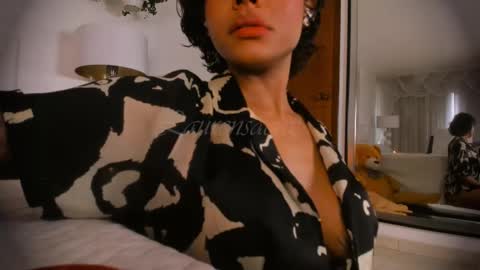 Snapshot of laurensaenz chatting on February 28, 2025, 8:07 pm Lauren Saenz online show from February 28, 2025, 8:07 pm