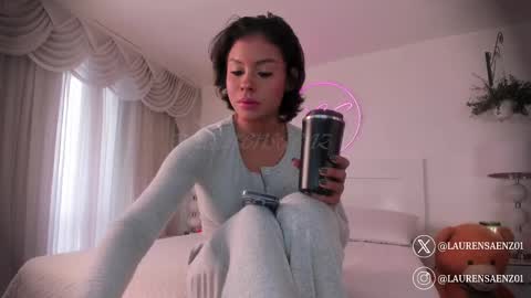 Snapshot of laurensaenz chatting on March 6, 2025, 12:09 pm Lauren Saenz online show from March 6, 2025, 12:09 pm