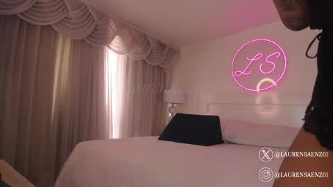 Snapshot of laurensaenz chatting on March 11, 2025, 3:12 pm Lauren Saenz online show from March 11, 2025, 3:12 pm