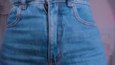 Snapshot of laurensaenz chatting on September 19, 2025, 12:06 pm Lauren Saenz online show from September 19, 2025, 12:06 pm