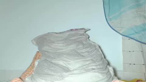 LAUREN SMITH online show from February 21, 2025, 2:28 am