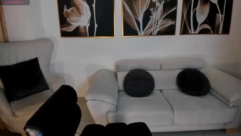 Snapshot of laurentconnor chatting on October 16, 2025, 3:29 am Lau online show from October 16, 2025, 3:29 am