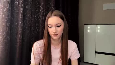 Snapshot of lauresroczynski chatting on August 1, 2026, 8:19 pm Angelina online show from August 1, 2026, 8:19 pm