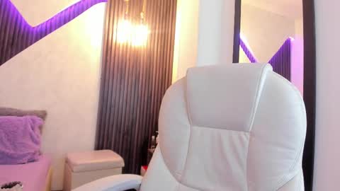 Lau online show from February 27, 2025, 6:42 pm
