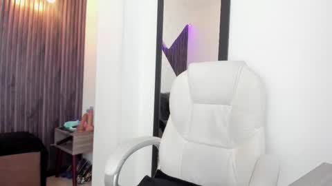 Lau online show from September 20, 2025, 3:57 pm