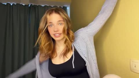 Snapshot of laurineleconey chatting on March 3, 2026, 11:49 am Bella online show from March 3, 2026, 11:49 am