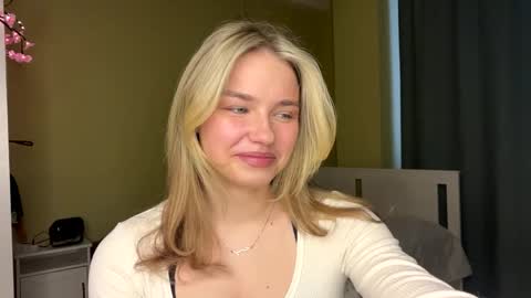 Bella online show from April 19, 2026, 5:29 am