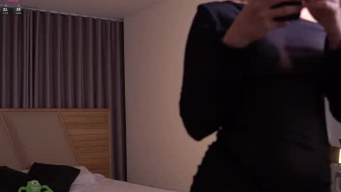 laurita_4 online show from November 8, 2025, 11:32 am