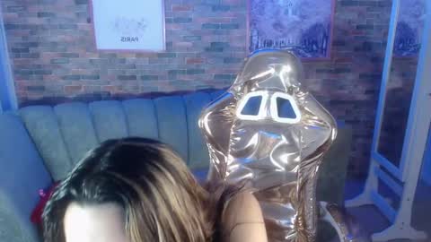 Laurita  online show from February 26, 2025, 11:15 pm