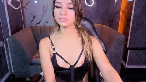 Laurita  online show from November 21, 2025, 7:56 pm