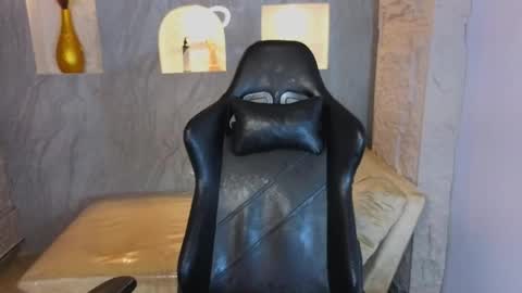 Laurita  online show from February 3, 2026, 6:51 am