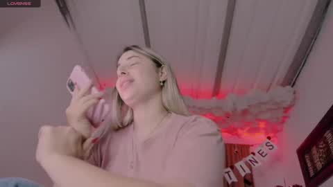 Lauu G online show from February 15, 2025, 3:09 am