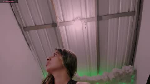 Lauu G online show from February 27, 2025, 2:32 am