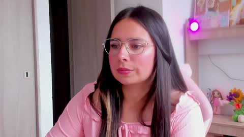 Snapshot of lauu_r chatting on May 13, 2026, 5:43 pm online show from May 13, 2026, 5:43 pm