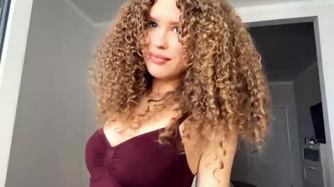 Snapshot of lavadahazeltine chatting on May 30, 2026, 9:50 am Elin online show from May 30, 2026, 9:50 am