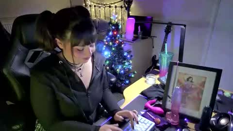 Lavenderrzz online show from December 19, 2025, 2:24 pm