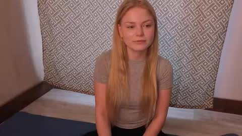 Snapshot of lavondabrayman chatting on May 15, 2026, 1:18 pm Hi Im Leila online show from May 15, 2026, 1:18 pm