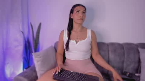 laya online show from April 24, 2026, 3:09 am