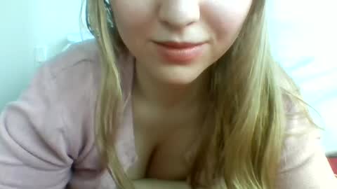 Snapshot of layannalea chatting on February 3, 2025, 9:50 pm layannalea online show from February 3, 2025, 9:50 pm