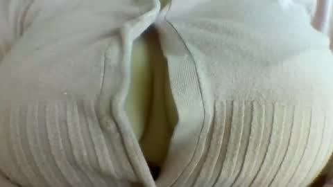 layannalea online show from April 25, 2026, 9:34 pm