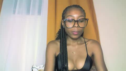 layannek online show from October 22, 2025, 4:29 pm