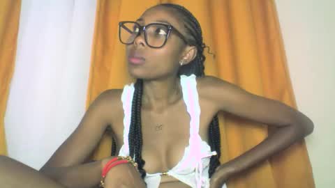 layannek online show from October 25, 2025, 10:26 pm