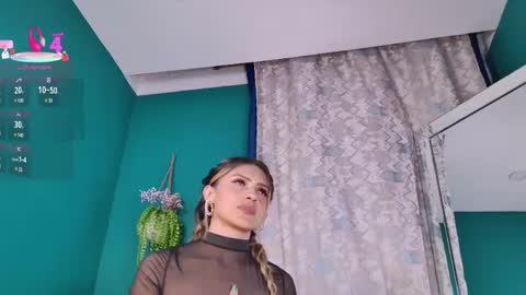 Snapshot of layla_17 chatting on April 28, 2026, 12:20 am layla_17 online show from April 28, 2026, 12:20 am