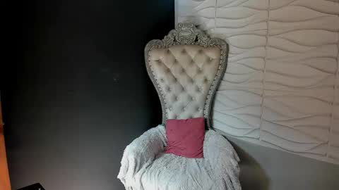 Layla online show from March 20, 2026, 8:03 pm