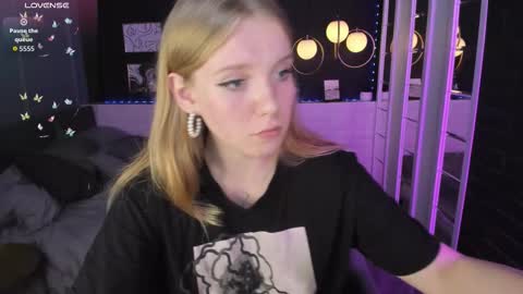 layla_glam online show from September 20, 2025, 1:34 pm