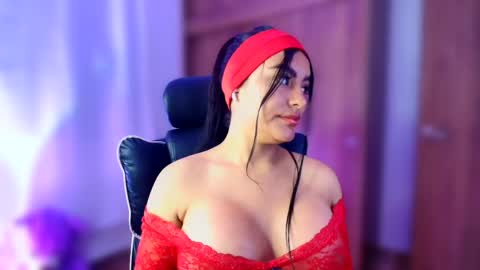 Snapshot of layla_nicols chatting on April 1, 2026, 3:40 am Layla online show from April 1, 2026, 3:40 am