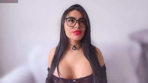 Snapshot of layla_nicols chatting on May 6, 2026, 4:23 pm Layla online show from May 6, 2026, 4:23 pm