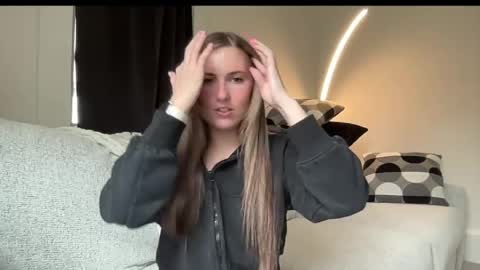 laylahlaylah1 online show from April 17, 2026, 1:58 pm