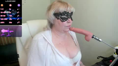 laylalaylamilf online show from April 13, 2026, 9:26 am