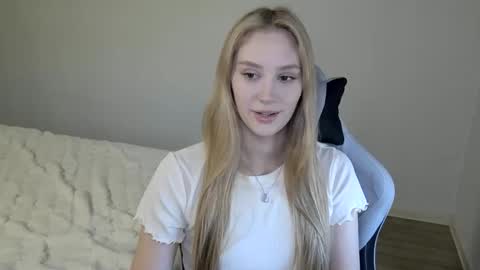 LaylaPretty001 online show from October 31, 2025, 6:47 am