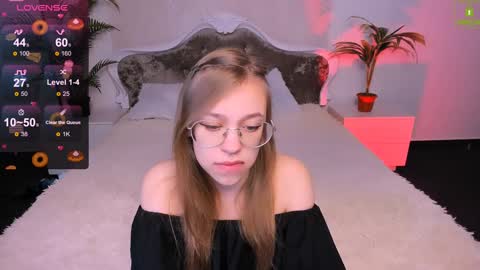 Snapshot of layriantavee chatting on January 15, 2025, 7:15 am layriantavee online show from January 15, 2025, 7:15 am