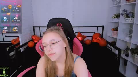 Snapshot of layriantavee chatting on February 20, 2025, 7:01 am layriantavee online show from February 20, 2025, 7:01 am