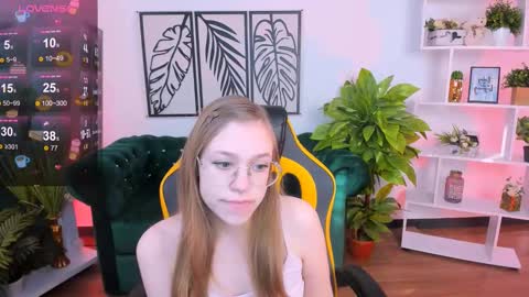 Snapshot of layriantavee chatting on February 23, 2025, 7:00 am layriantavee online show from February 23, 2025, 7:00 am