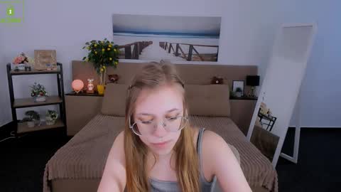 Snapshot of layriantavee chatting on March 2, 2025, 1:05 pm layriantavee online show from March 2, 2025, 1:05 pm