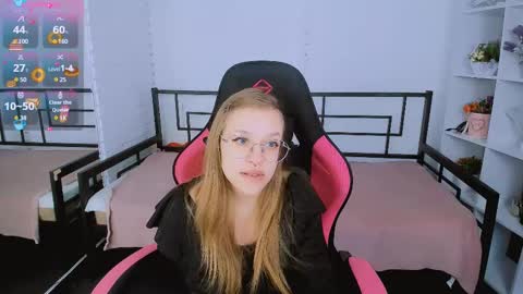 Snapshot of layriantavee chatting on March 12, 2025, 7:35 am layriantavee online show from March 12, 2025, 7:35 am