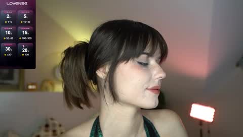 Pansy online show from November 25, 2025, 6:08 pm