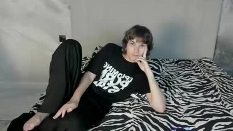 Snapshot of lazydarkknight chatting on July 17, 2026, 11:09 pm Alex online show from July 17, 2026, 11:09 pm