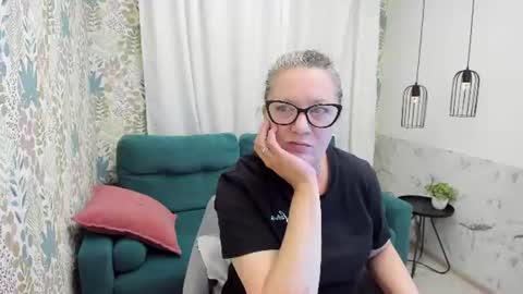 Snapshot of lea_fruit chatting on June 21, 2026, 5:10 am Lea online show from June 21, 2026, 5:10 am