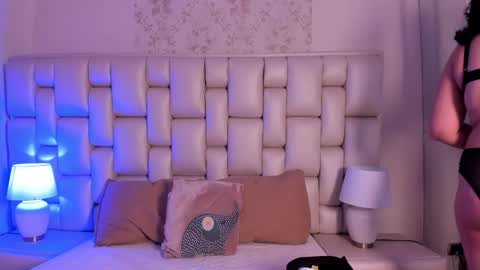 lea_hunter__ online show from November 16, 2025, 7:30 pm