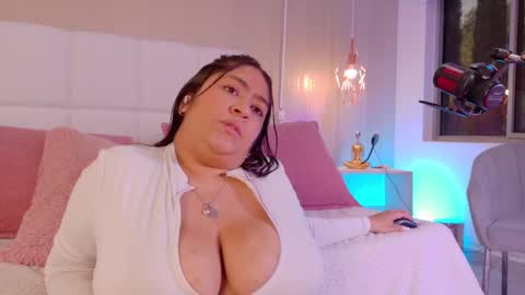 Leah online show from October 6, 2025, 3:09 pm