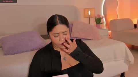 Leah online show from October 25, 2025, 3:40 pm