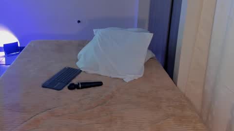 leahaltomm online show from March 5, 2025, 10:10 pm