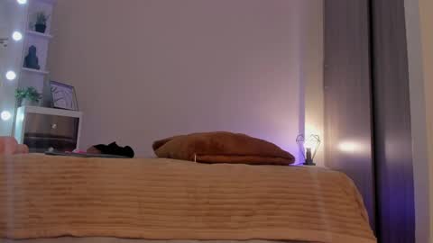 leahaltomm online show from March 8, 2025, 12:11 am