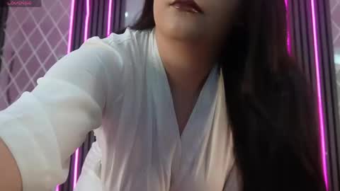 Snapshot of leahbliss chatting on May 26, 2026, 10:11 am leahbliss online show from May 26, 2026, 10:11 am