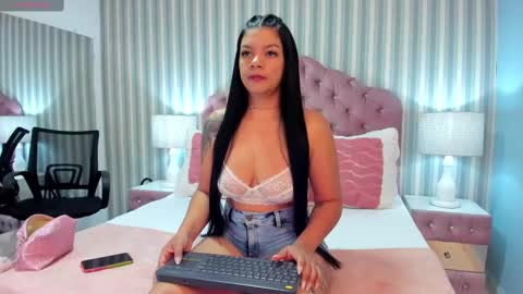 Leah Fontana online show from January 28, 2025, 12:32 pm